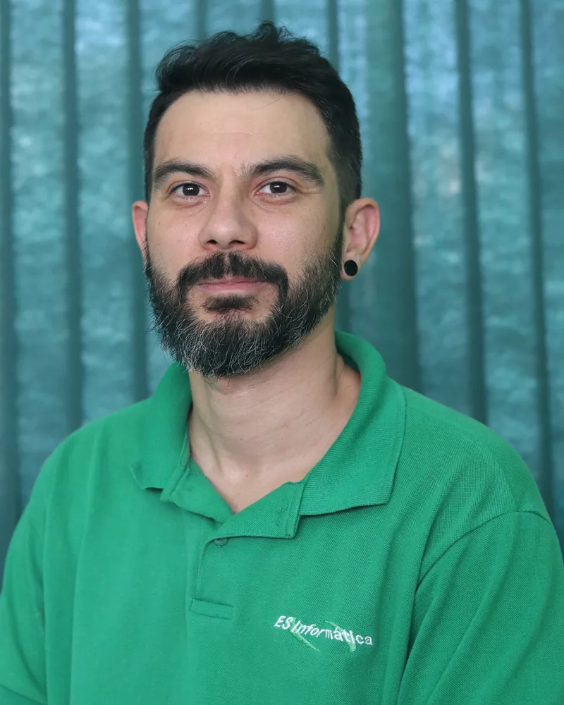Daniel Costa, técnico especialista em manutenção de notebooks e equipamentos Apple na ES Informática